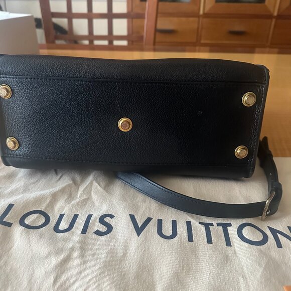 Louis Vuitton On My Side MM tote bag - Picture 4 of 9